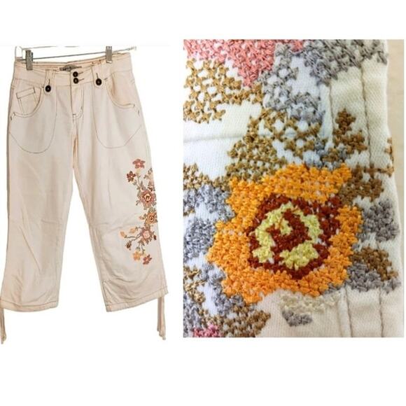 Y2K Capris Women's Sz 3 Ivory Cross Stitch Hand Enbroidered Floral Boho Festival - Picture 1 of 16